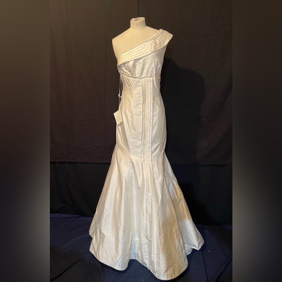 Ivory Wedding Dress 8 Silk 1 Shoulder Pleats Front & Back Sides Designer NWT - Picture 1 of 15